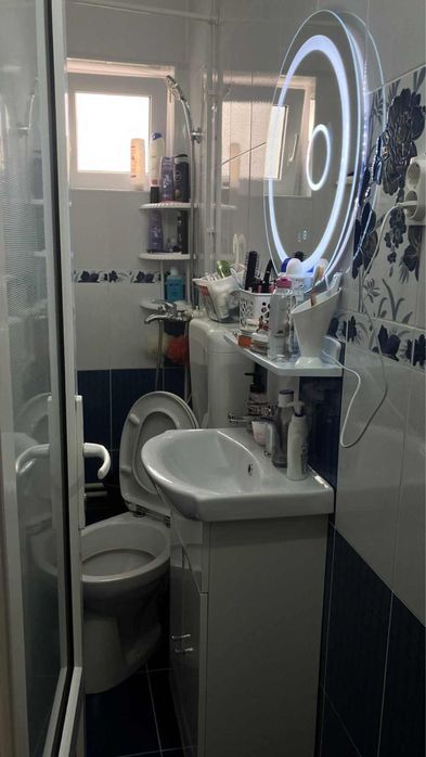 Vand apartament mobilat