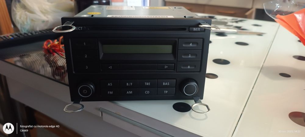 Se vinde casetofon original vw polo