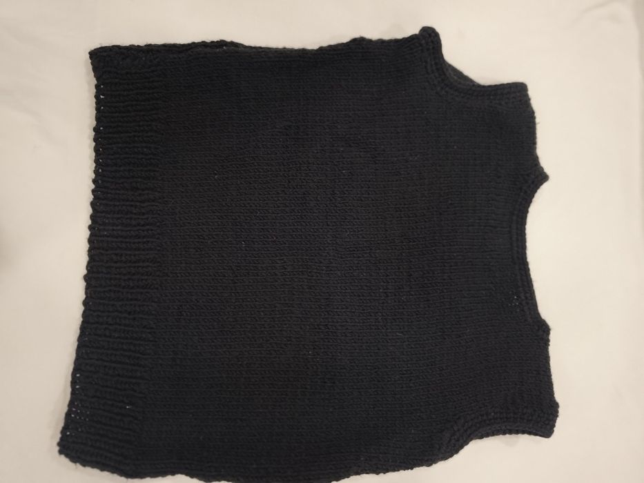 Безрукавка вязаная