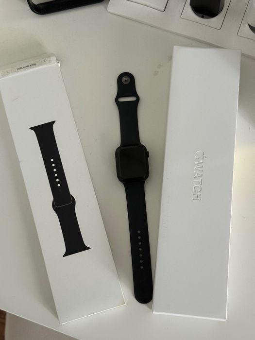 Apple Watch Series 8 45 mm + 2 каишки
