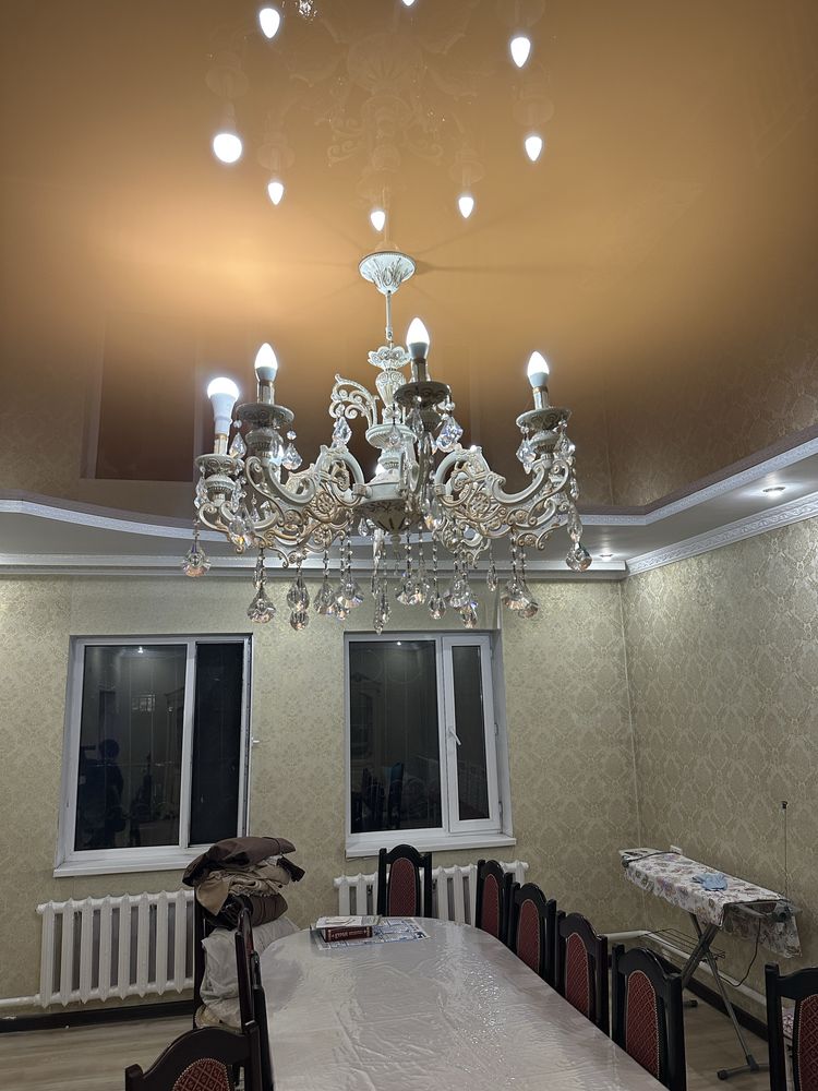 Продается люстра почти новая , хорошего качества