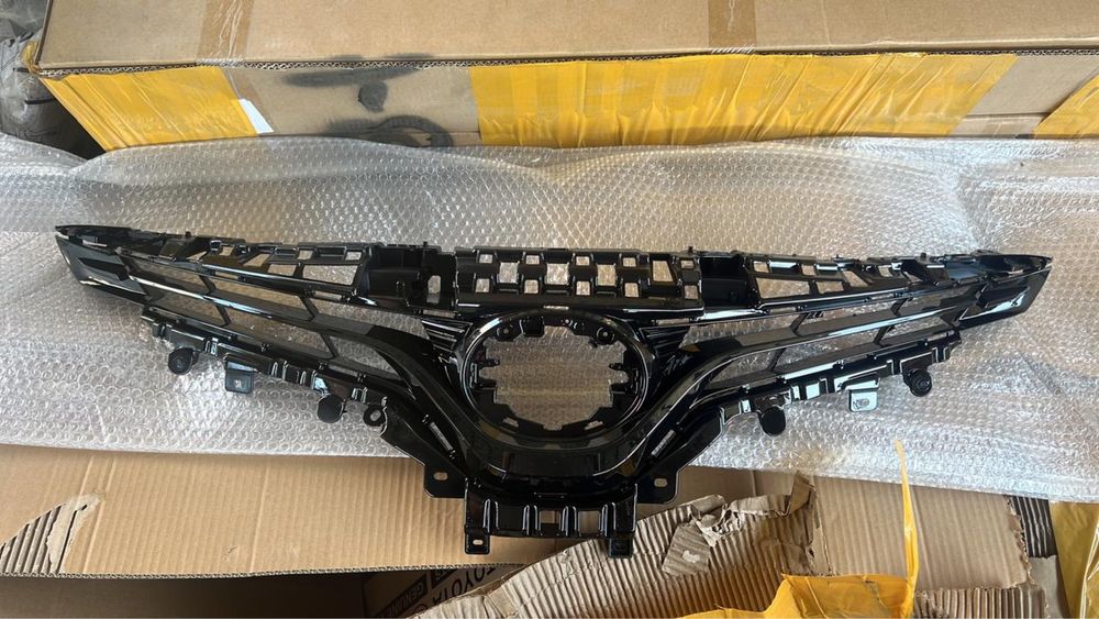 Бампер решетка фар Камри 70/75