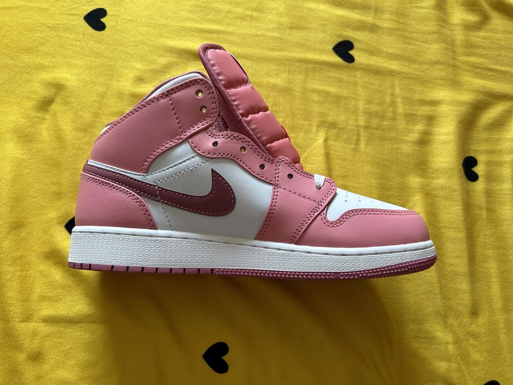 Nike Air Jordan 1 Mid Valentine’s Day 2023