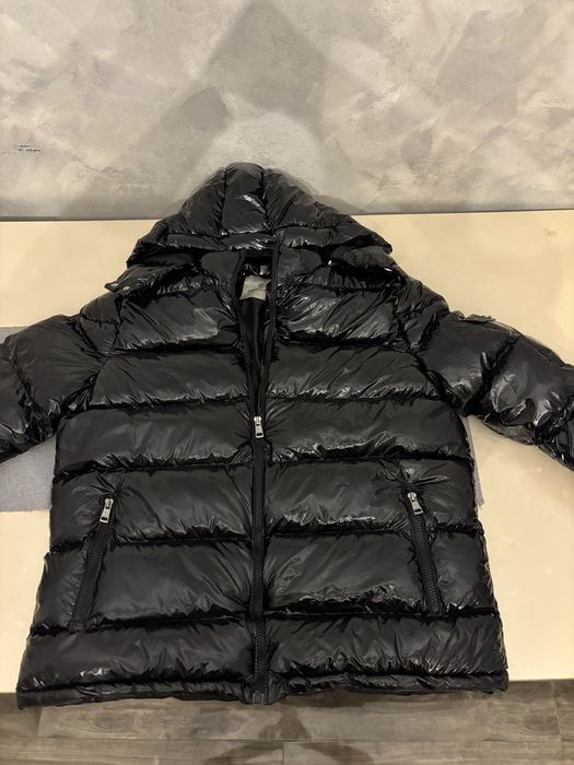 Vând geaca lucioasa Monc.