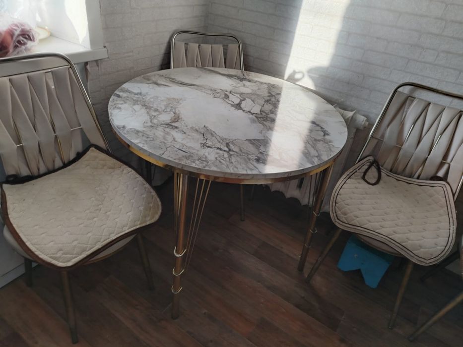 Продам кухонный стол