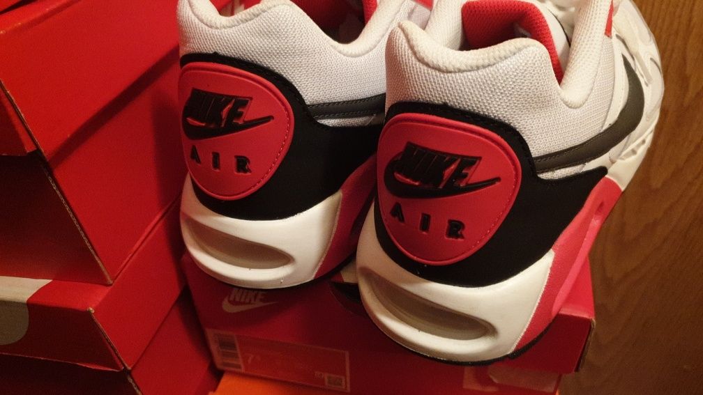 Маратонки Nike Air Max Ivo 46 номер