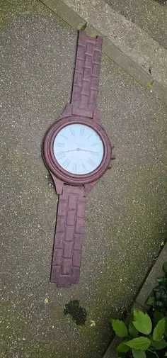 Ceas  de perete  are 1.5m lungime