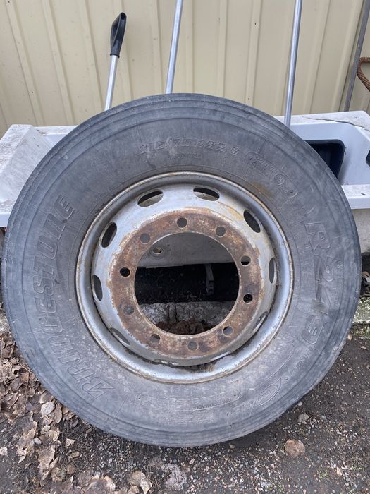 Продам балон с диском на грузовое авто !