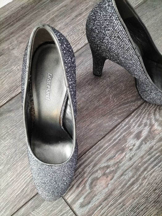 Vând pantofi eleganți de seara