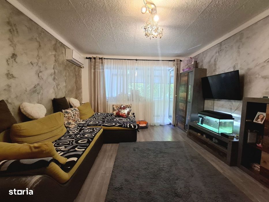 Apartament cu 3 camere de vanzare, zona Nord