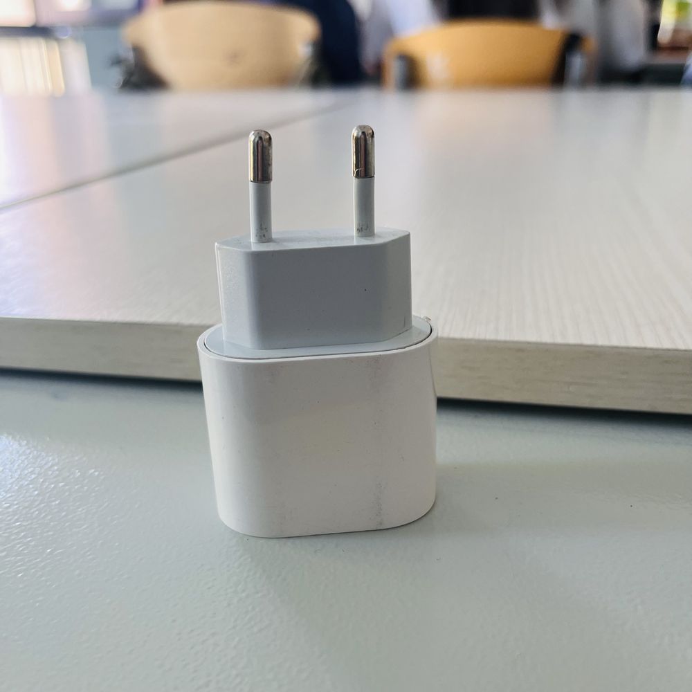 Адаптер питания Apple