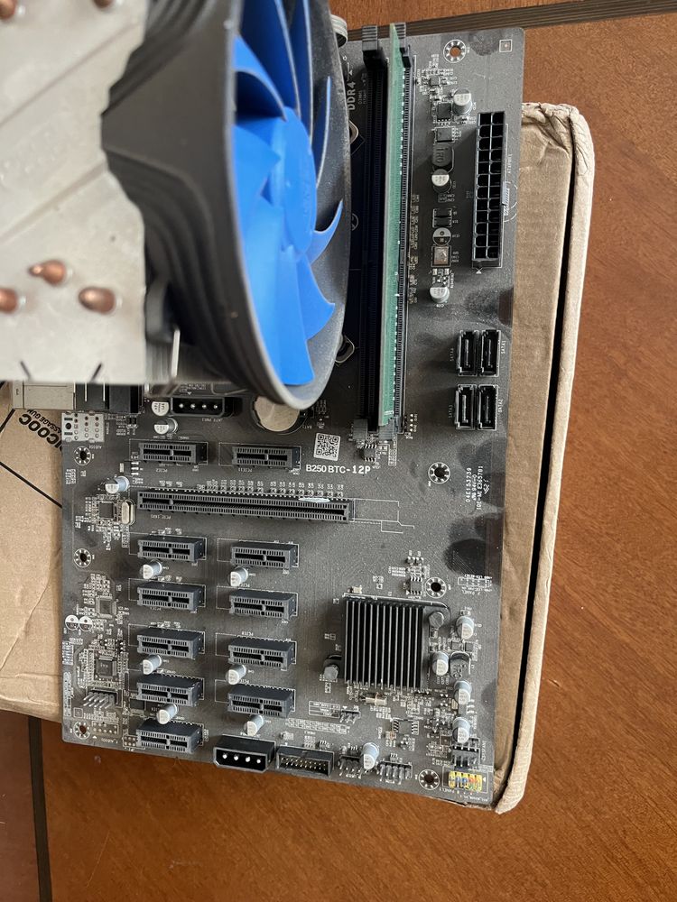 Продам материскую плату в сборе ddr 4