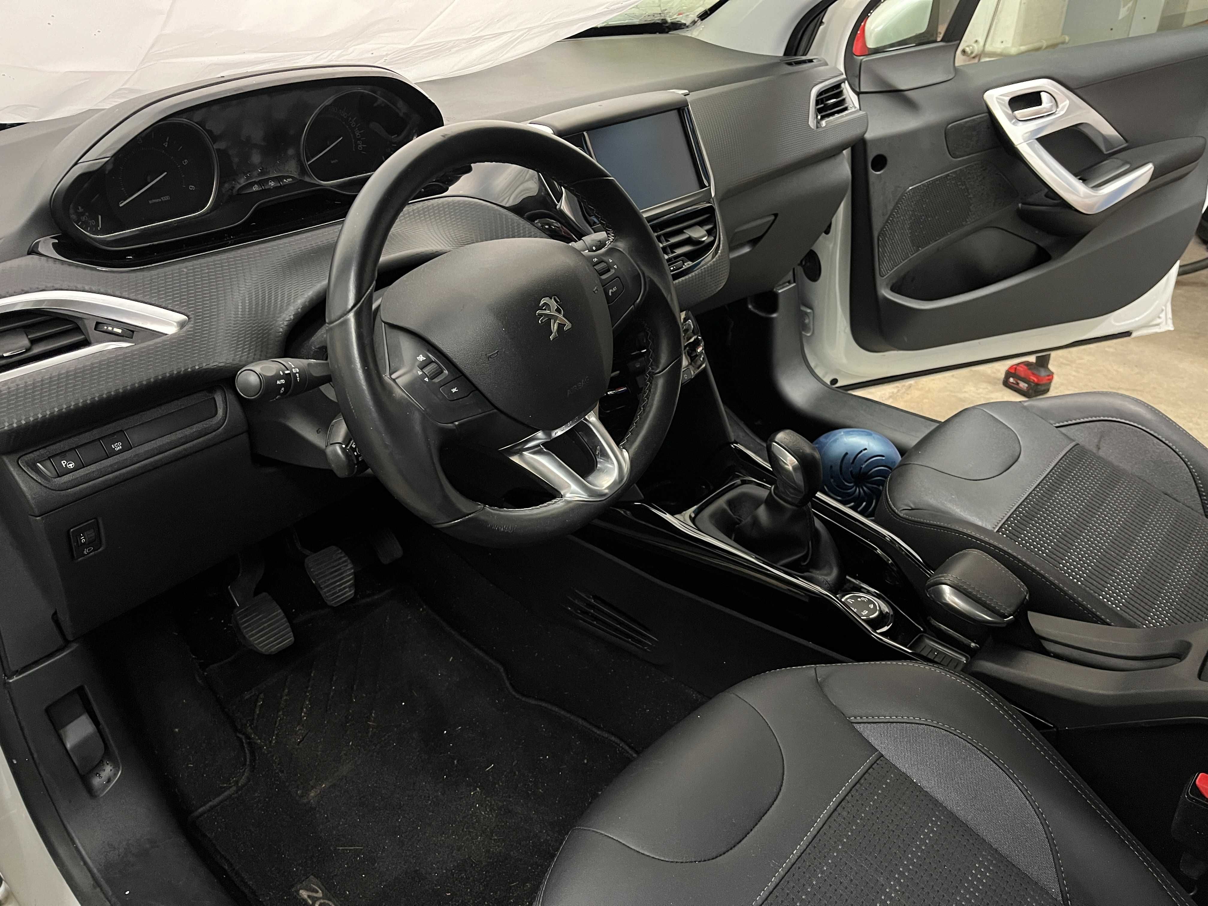 Peugeot Пежо 208 2008 facelift фейслифт кожен салон с подгрев