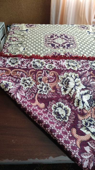 Тежка голяма покривка за маса от едно време 130/180 см