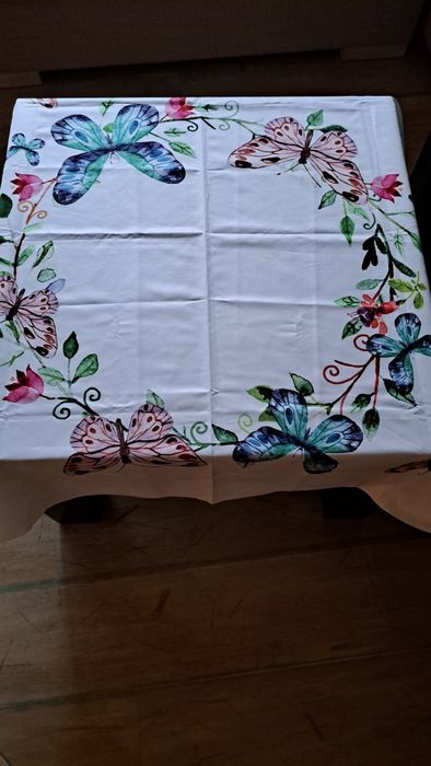 Памучна покривка с рязана бродерия