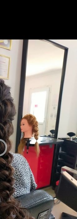 Сатылады.Шаштаразға арналған айна,банкетка,детский столик.