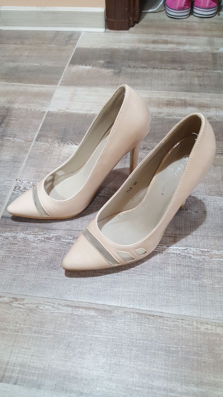 Pantofi nude / crem marime 36