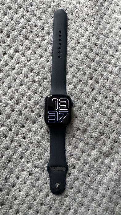 Продам  в отличном состояний Apple Watch 8