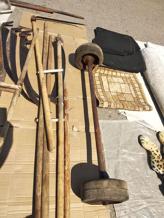 Ось с калесами лопаты самовар инструменты