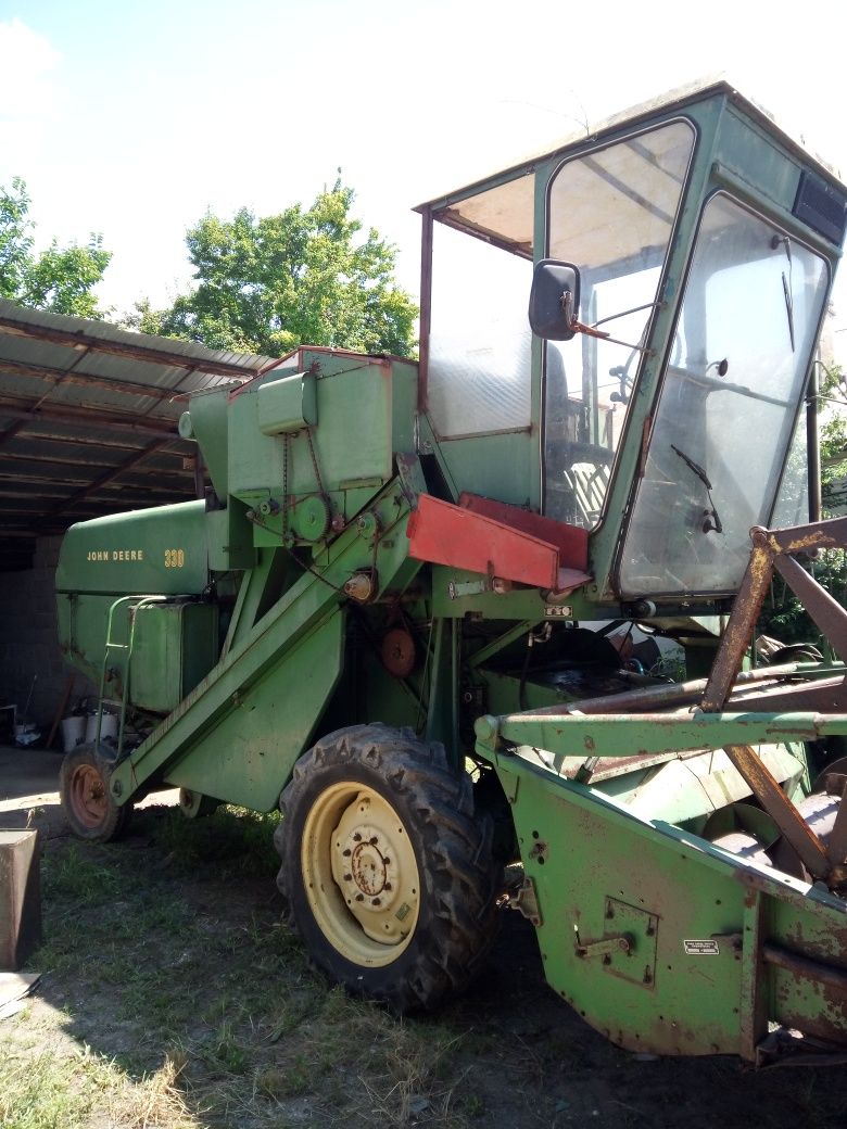 Combina John Deere 330