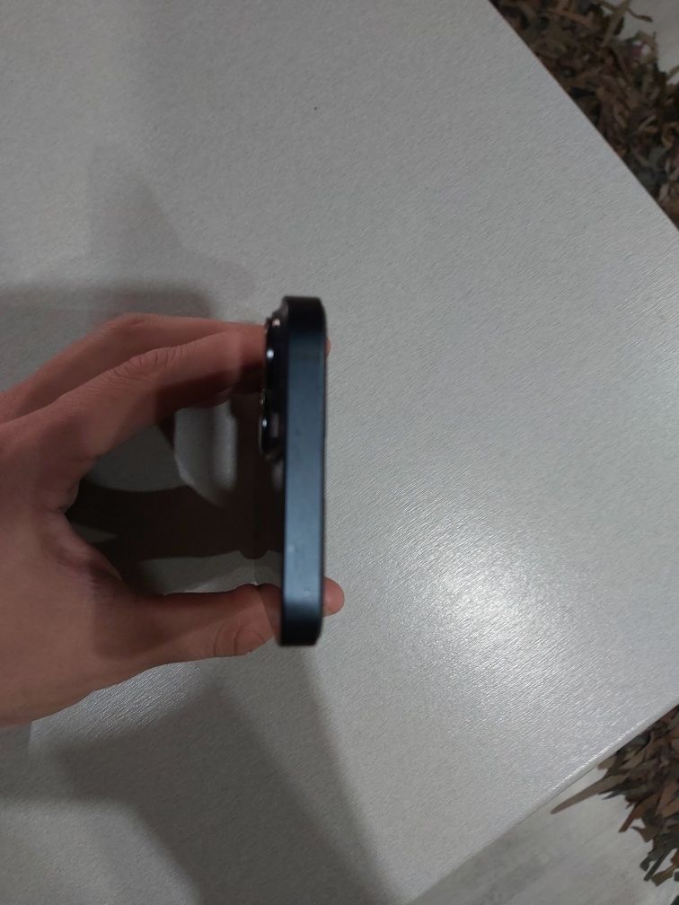 Продавам Iphone 14