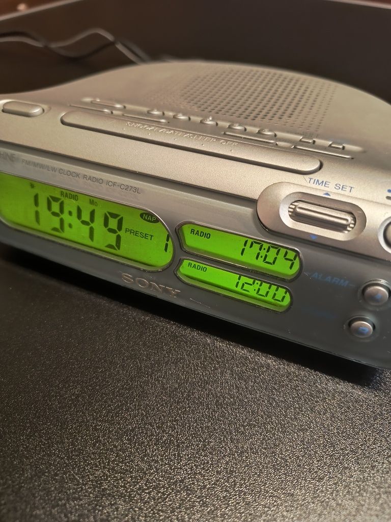 Radio SONY Dream Machine FM/MW/LW model ICF-C273L