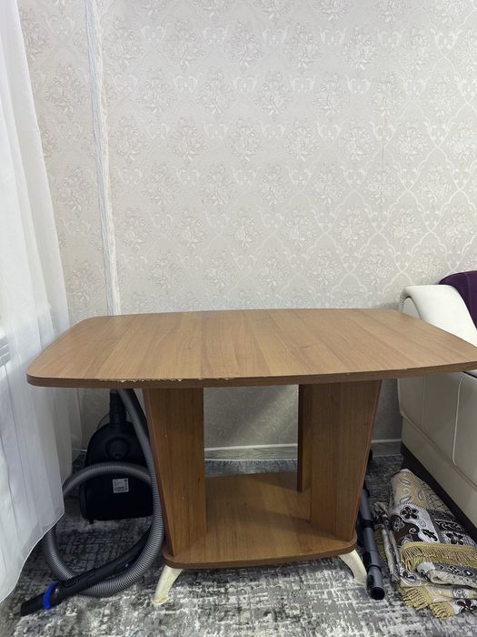 Продается Кухонный стол прочный Срочно!