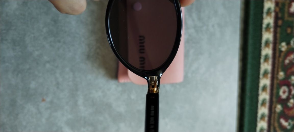 Женские солнцезащитные очки MIU MIU
