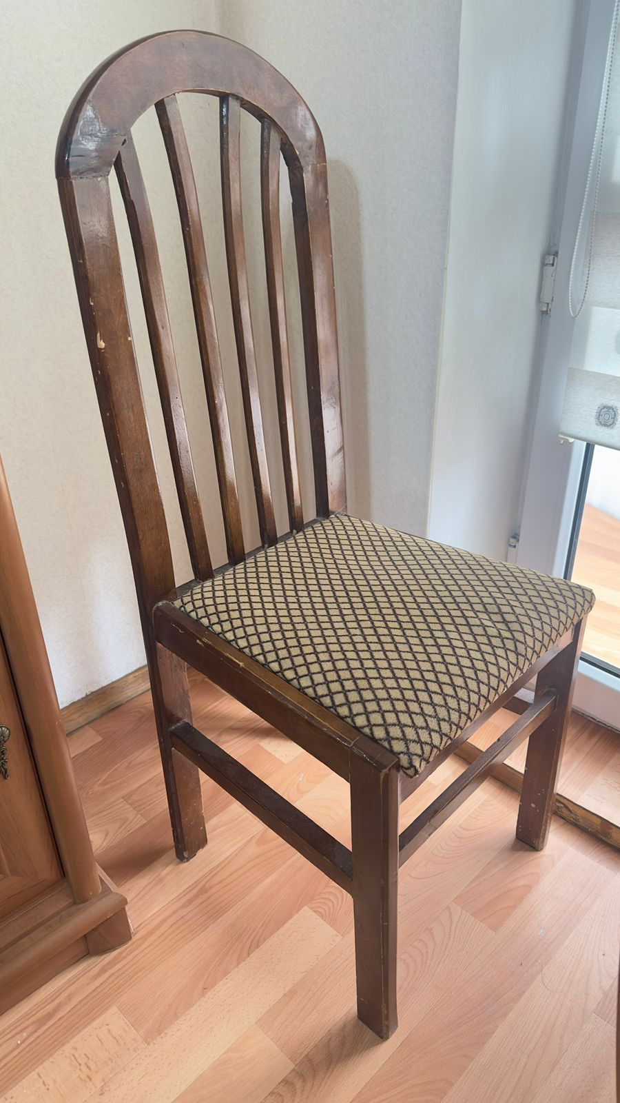 Продам 6 стульев