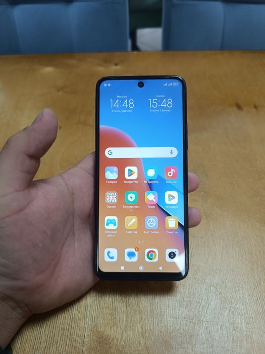 Продам телефон Redmi 12 память 128гб состояние отличное