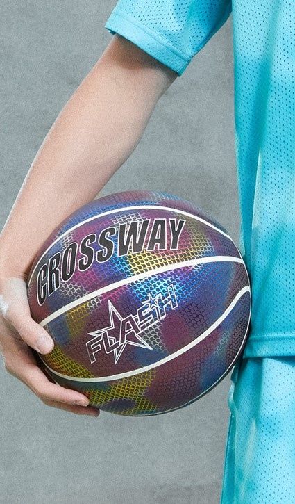 Баскетболна топка с холографна повърхност