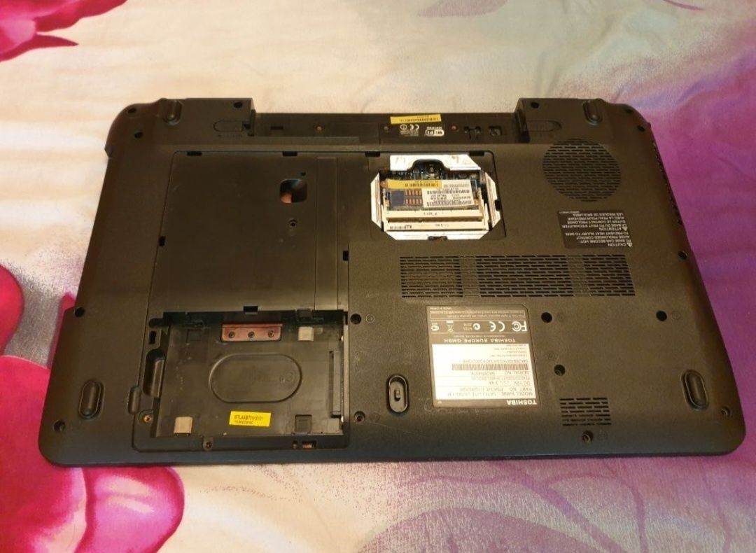 Vând Piese Laptop Toshiba Satellite L670D-13F (Carcasă, Procesor, Etc)