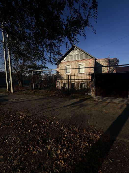 Продам дом в отличном районе