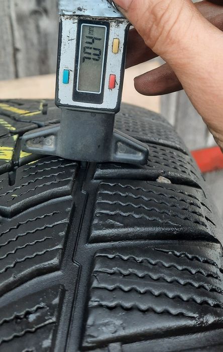 4 броя зимни гуми 235 55 19 dunlop 7mm