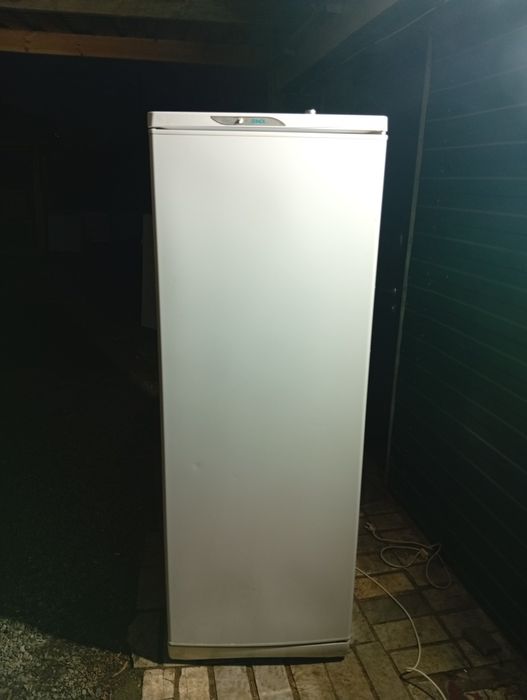 Продам морозилку STINOL