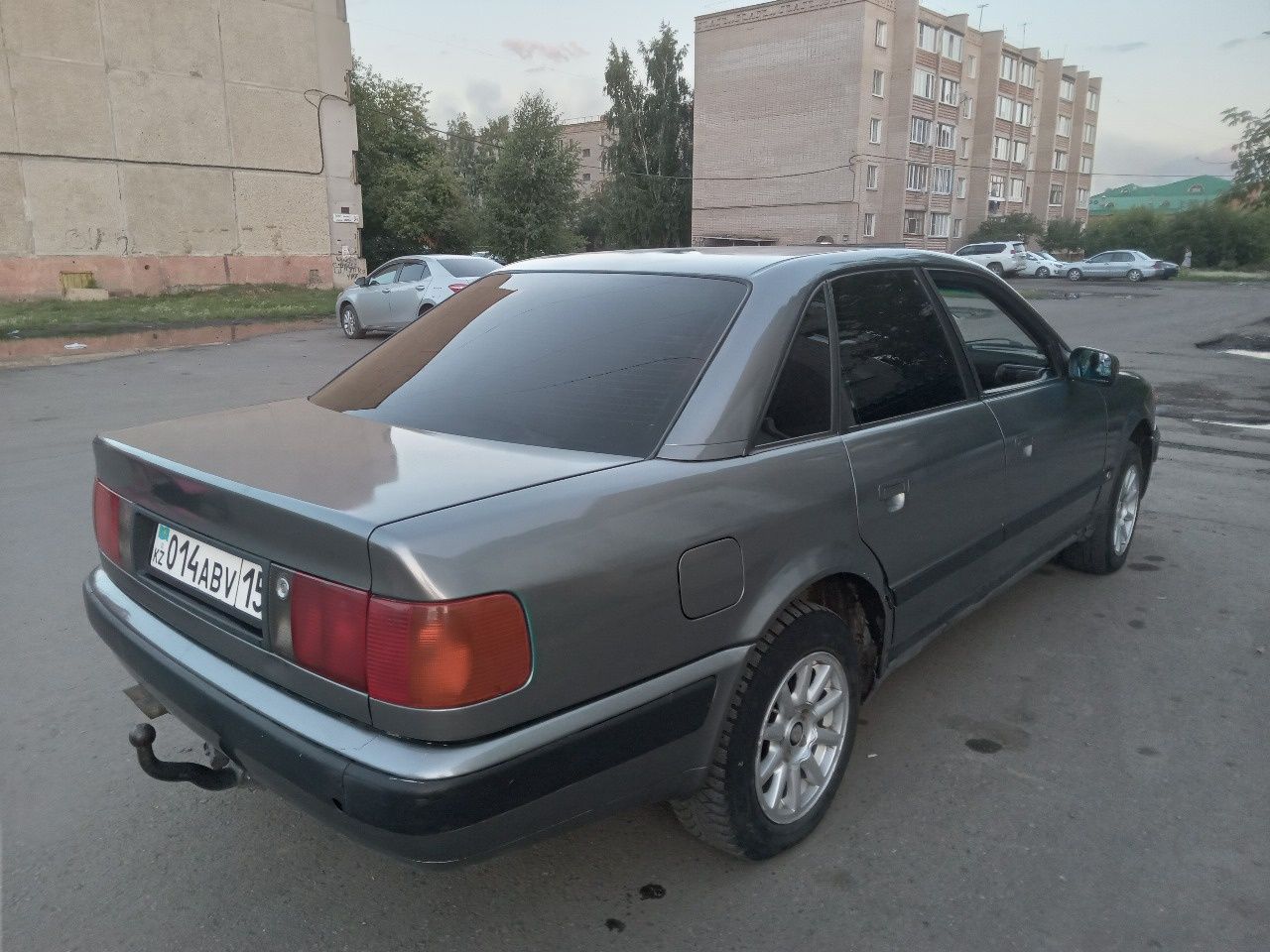 Продам Ауди с4 автомат объем 2.6