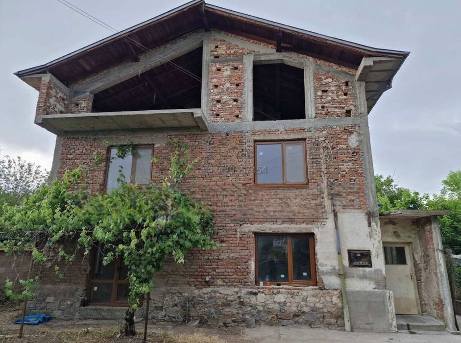 Двуетажна къща в кв. Марийно Димитровград