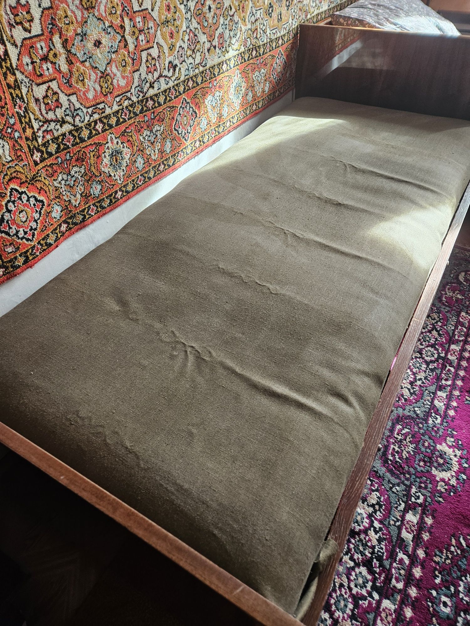 Кровать односпальная