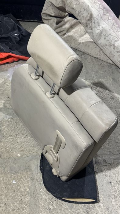 200 крузак 3ші ряд сидение