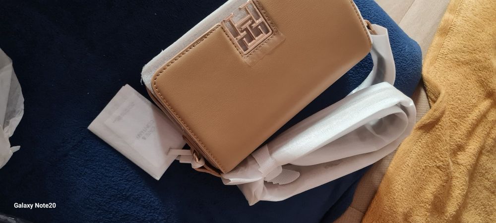 Geanta Tommy Hilfinger noua