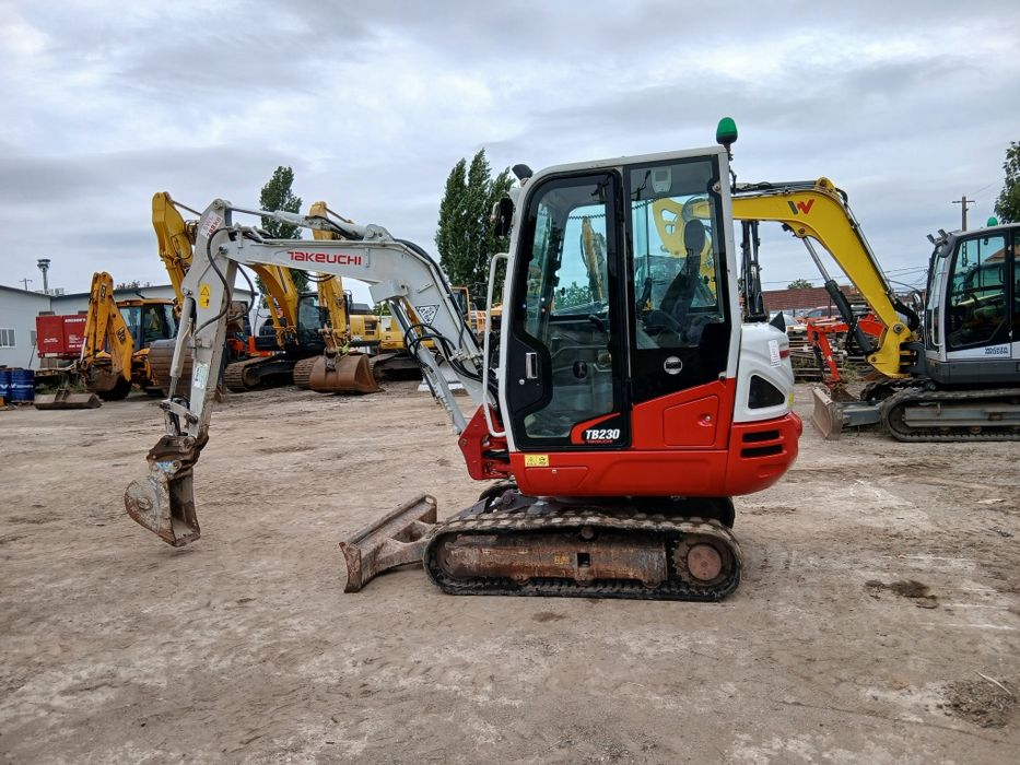 Vând miniexcavator Takeuchi TB 230
