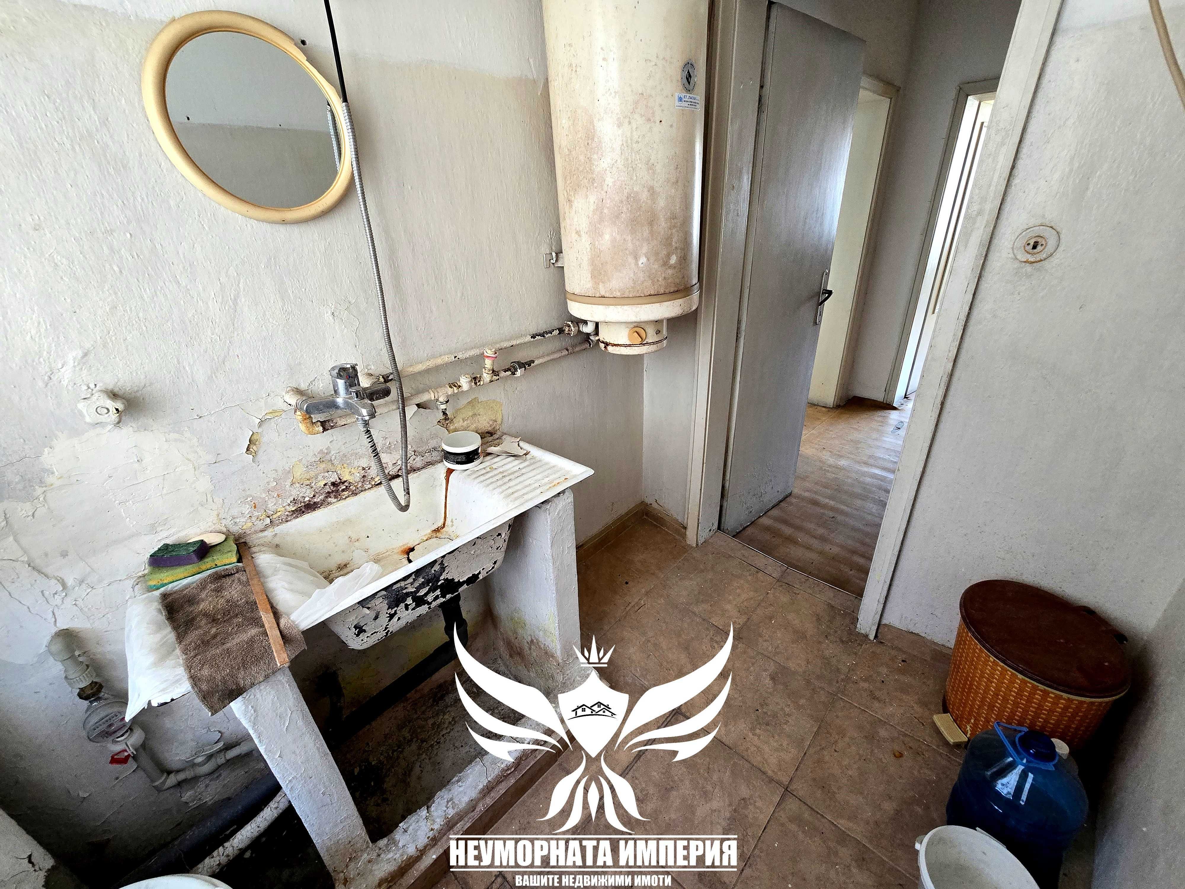 Под наем тристаен необзаведен 120кв. 3 ет гр.Асеновгрд, широк център