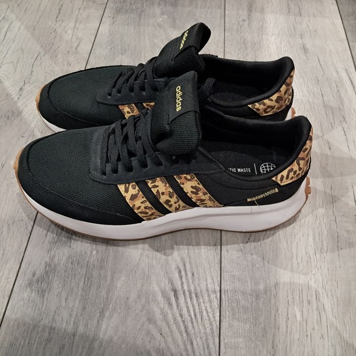 Vând adidasi originali