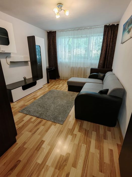 Caut colegă de apartament / Dau în chirie o cameră în ap. cu două cam.