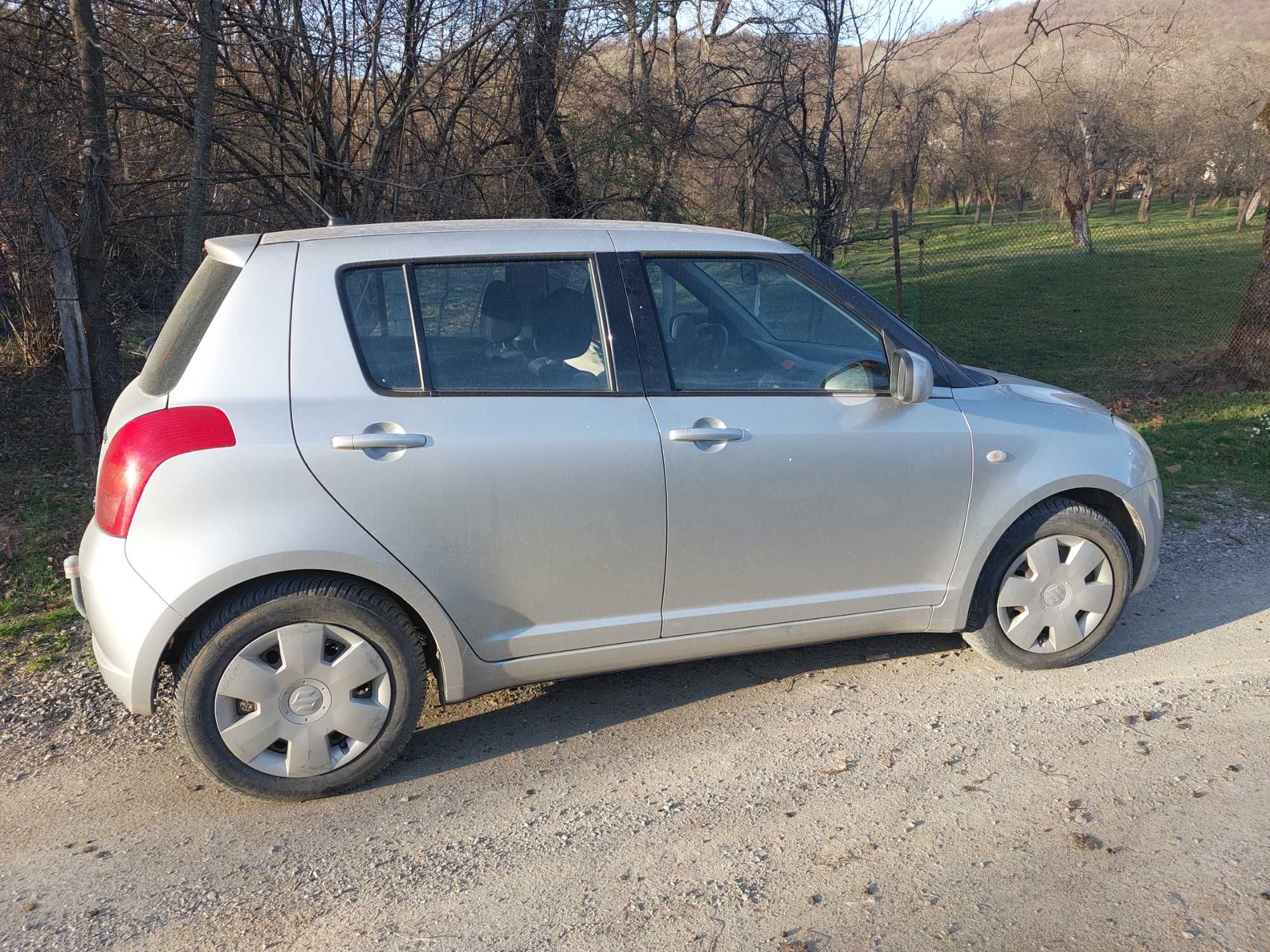 Продавам Suzuki swift