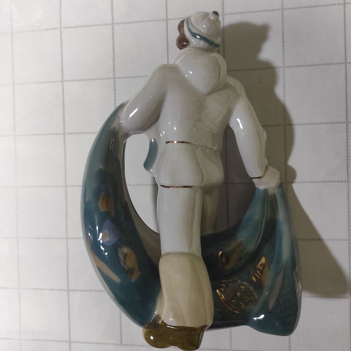 СТАУЭТКА Рыбак с сетью