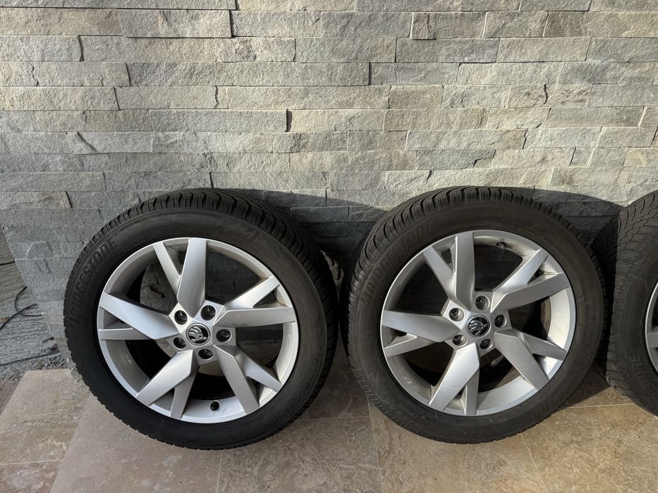 Anvelope de iarna 205 55 17,jante aliaj Skoda originale