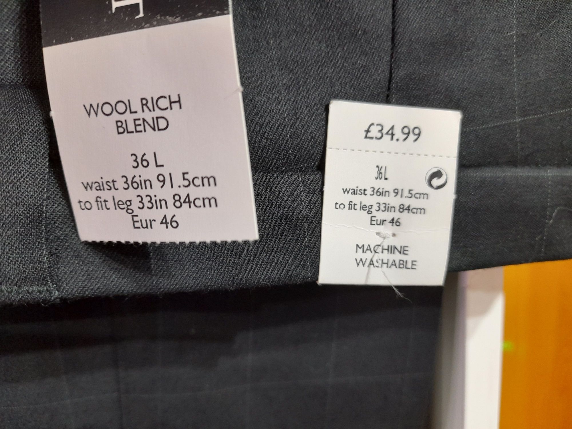 Vind pantaloni negri cu dungi "Next" din London măr.36