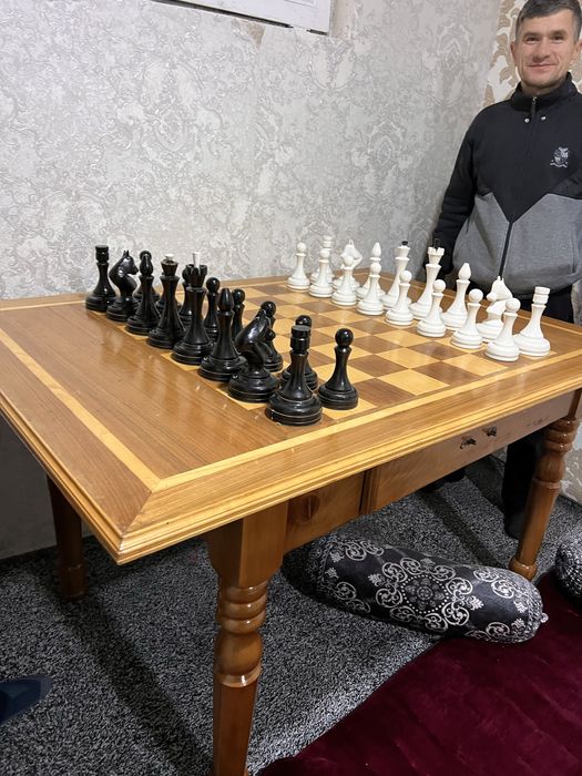 Shaxmat sto’l kamplekt.