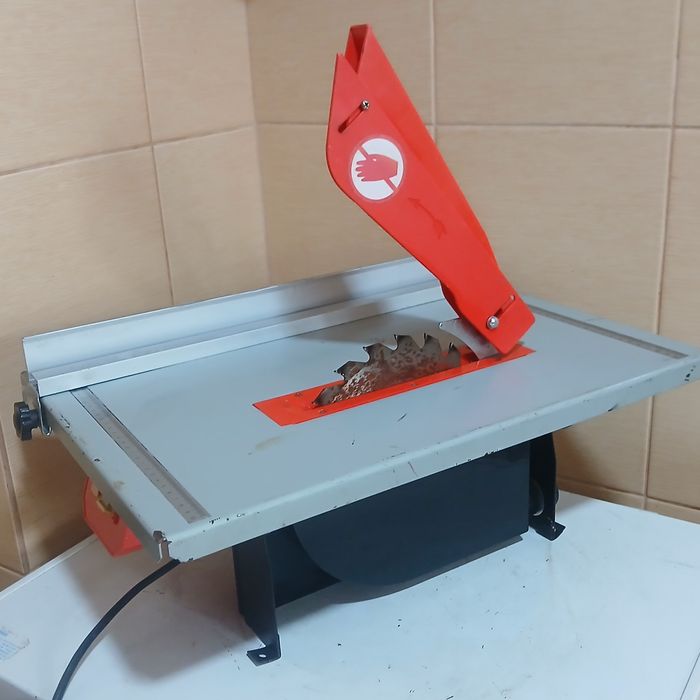 Circular motor asicron fără carbuni